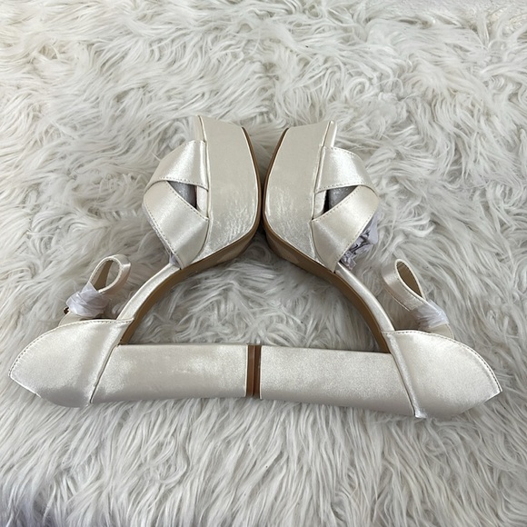 LULUS Crushest White Satin Rhinestone Ankle-Strap Chunky Heels Size 8.5 NEW - Picture 10 of 15